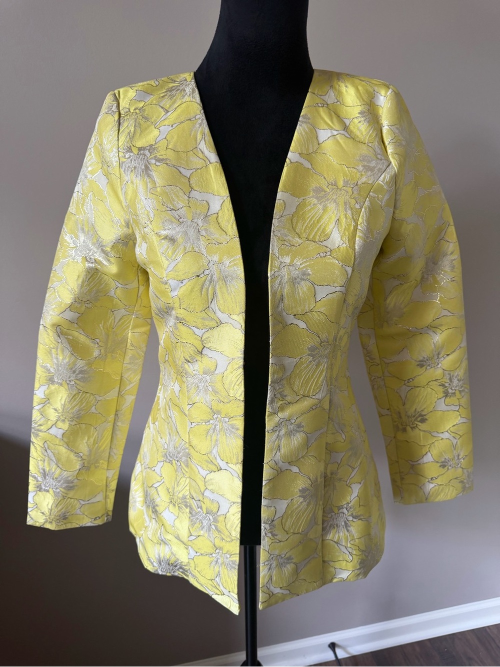The Sang NEW TWO-Piece SET Yellow Floral Open-Front Jacket & Shorts SMALL